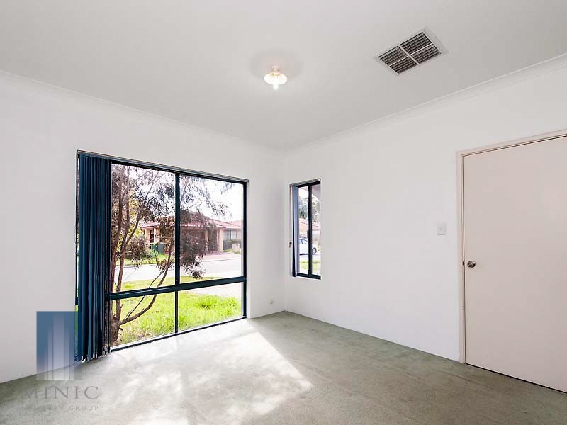 19 Spoonbill Place, Queens Park WA 6107