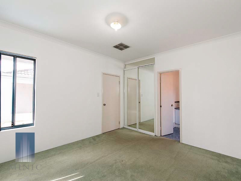 19 Spoonbill Place, Queens Park WA 6107