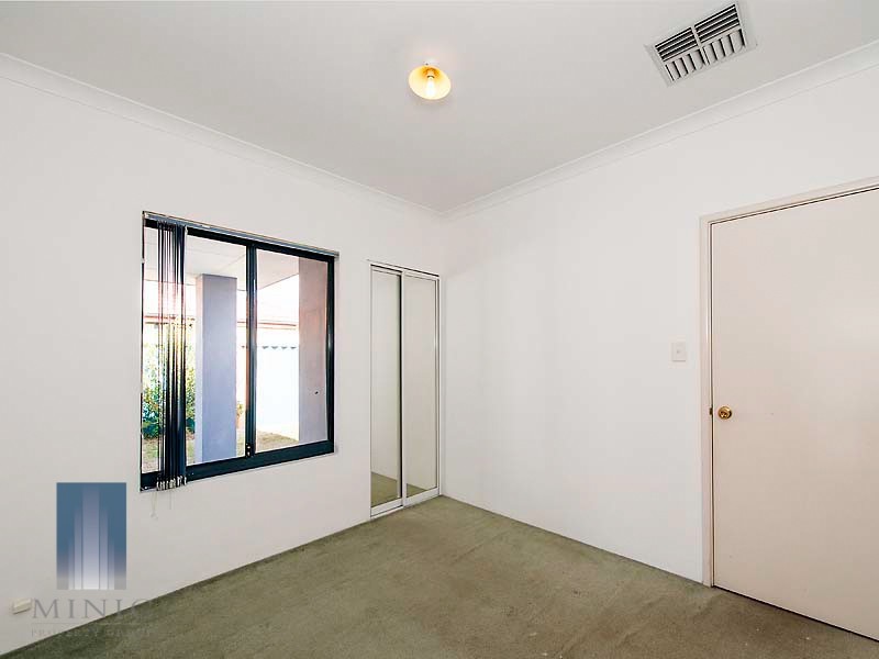 19 Spoonbill Place, Queens Park WA 6107