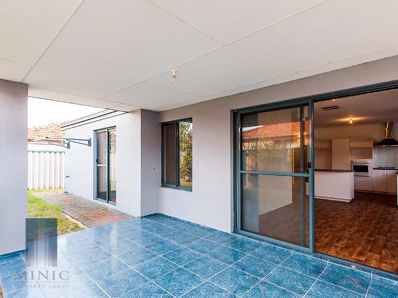 19 Spoonbill Place, Queens Park WA 6107