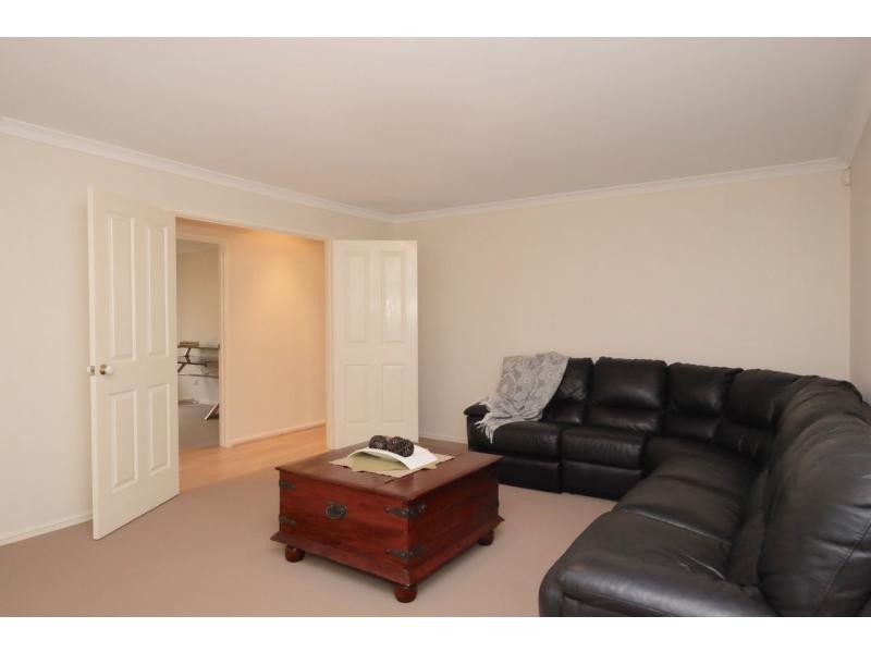9 Woodside Loop, Beckenham WA 6107