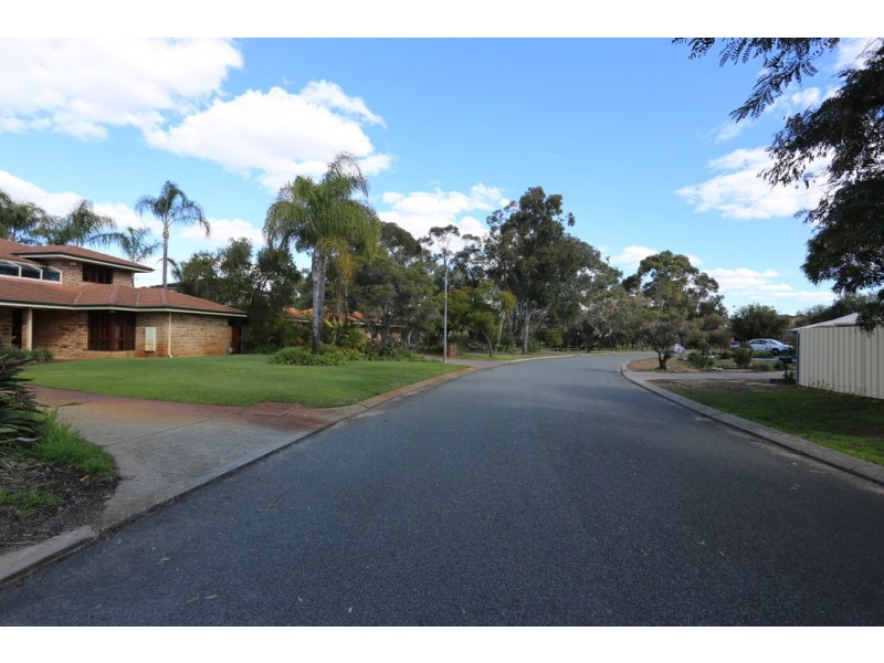 2 Thurles Court, Waterford WA 6152