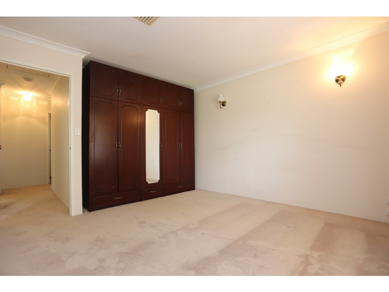 2 Thurles Court, Waterford WA 6152