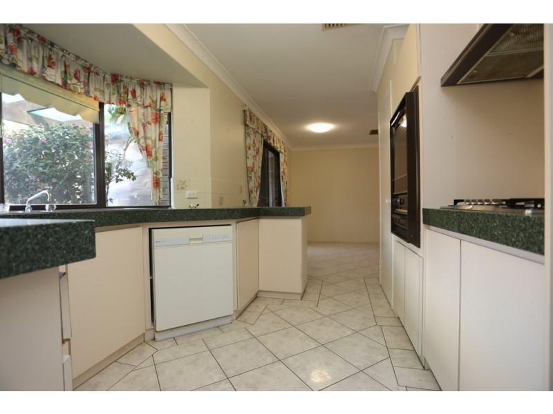 2 Thurles Court, Waterford WA 6152