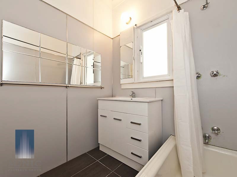 21 Teaguer Street, Wilson WA 6107