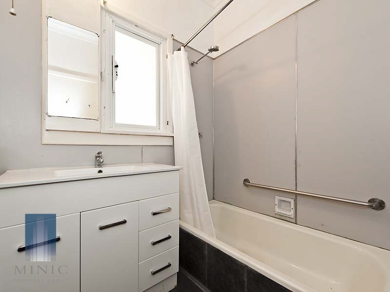 21 Teaguer Street, Wilson WA 6107