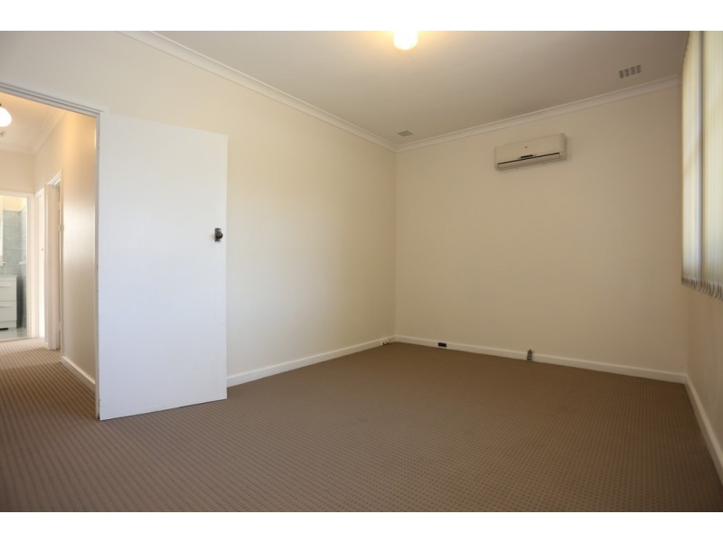 11 Bungaree Road, Wilson WA 6107