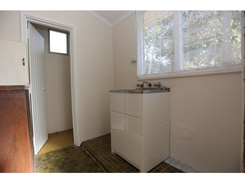 11 Bungaree Road, Wilson WA 6107