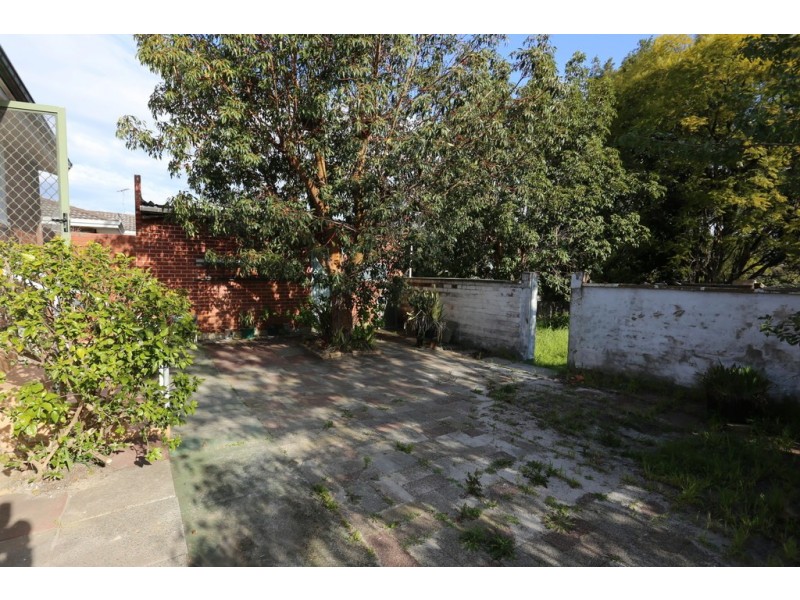 11 Bungaree Road, Wilson WA 6107