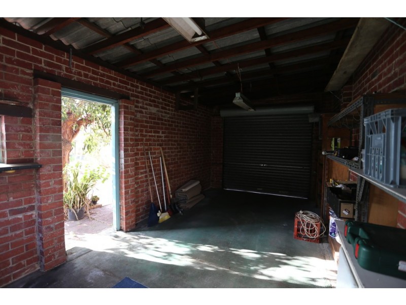 11 Bungaree Road, Wilson WA 6107