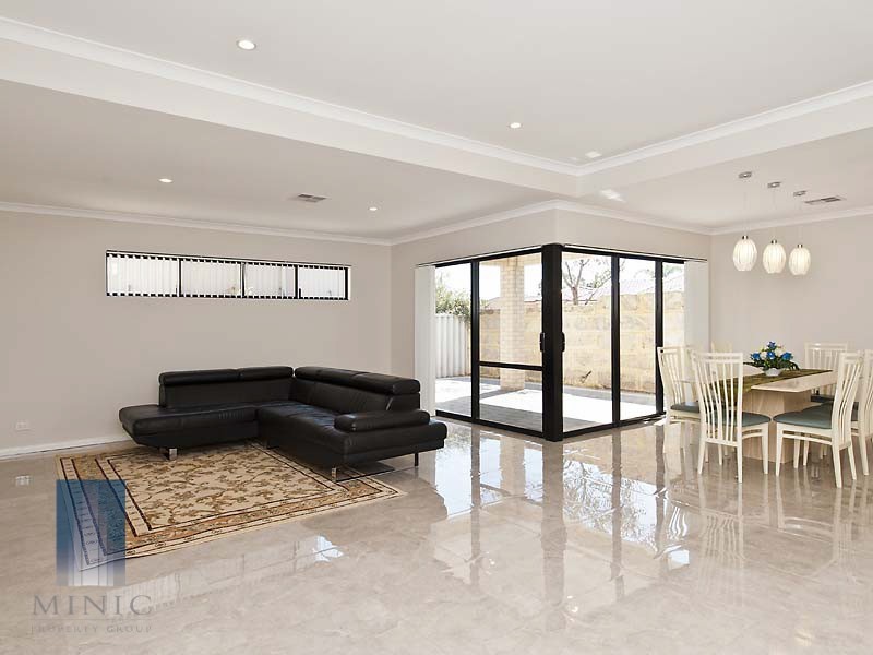 14 Tricia Court, Shelley WA 6148