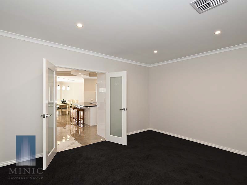 14 Tricia Court, Shelley WA 6148