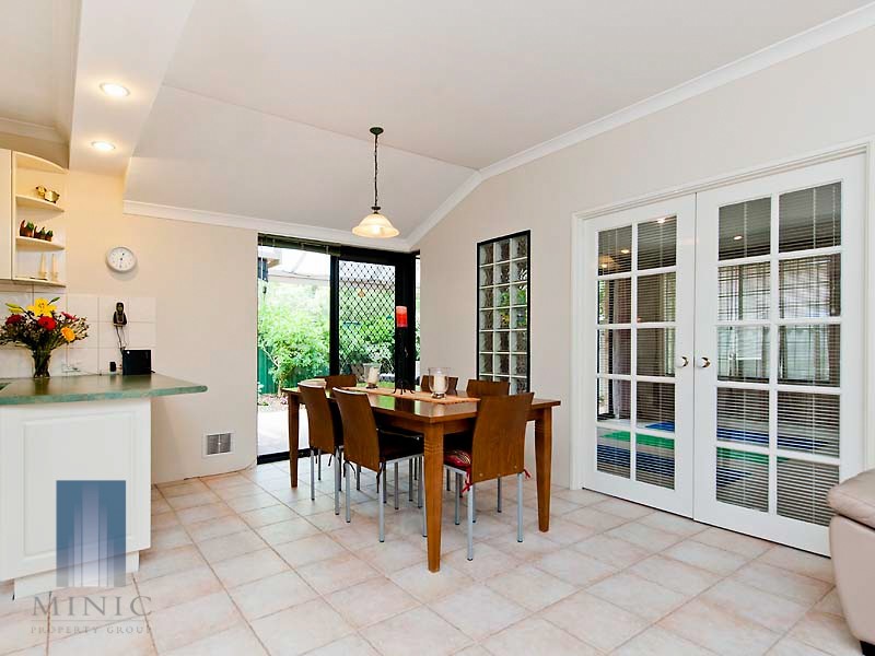 15B Craigie Crescent, Manning WA 6152