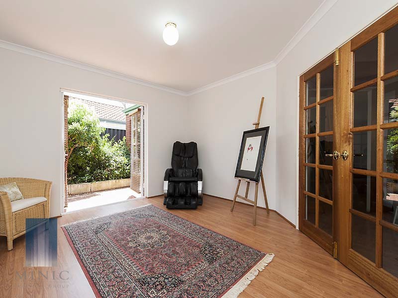 16A Unwin Crescent, Salter Point WA 6152