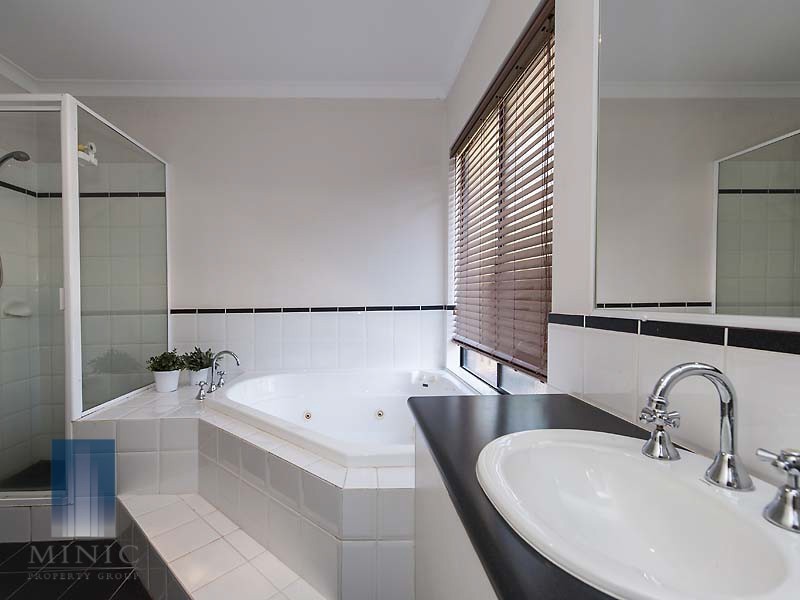 16A Unwin Crescent, Salter Point WA 6152