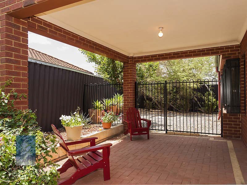 16A Unwin Crescent, Salter Point WA 6152