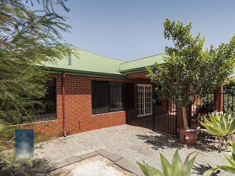 16A Unwin Crescent, Salter Point WA 6152