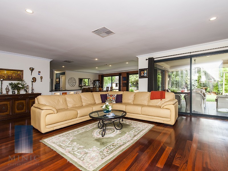 12 Doomben Court, Willetton WA 6155