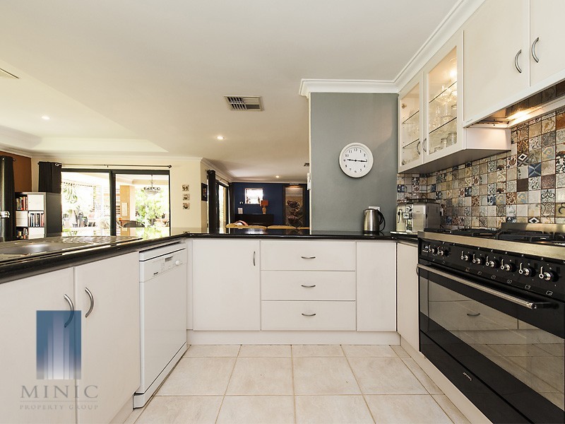 12 Doomben Court, Willetton WA 6155
