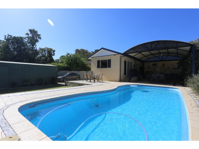 35 Hope Ave, Salter Point WA 6152