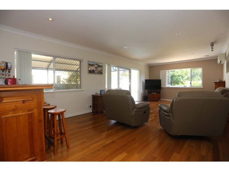 35 Hope Ave, Salter Point WA 6152