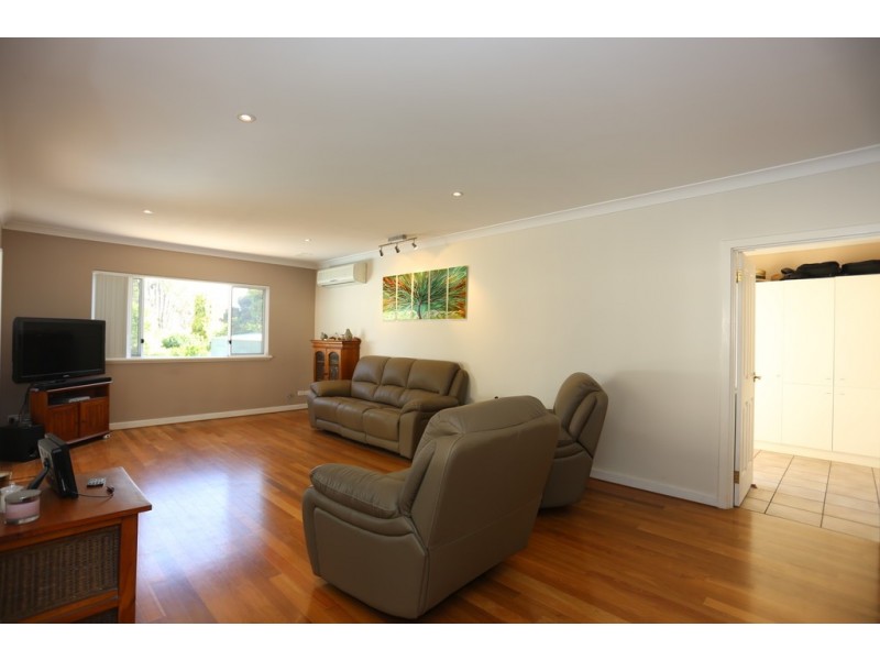 35 Hope Ave, Salter Point WA 6152