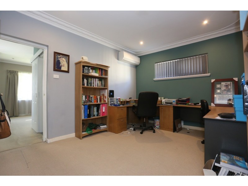 35 Hope Ave, Salter Point WA 6152