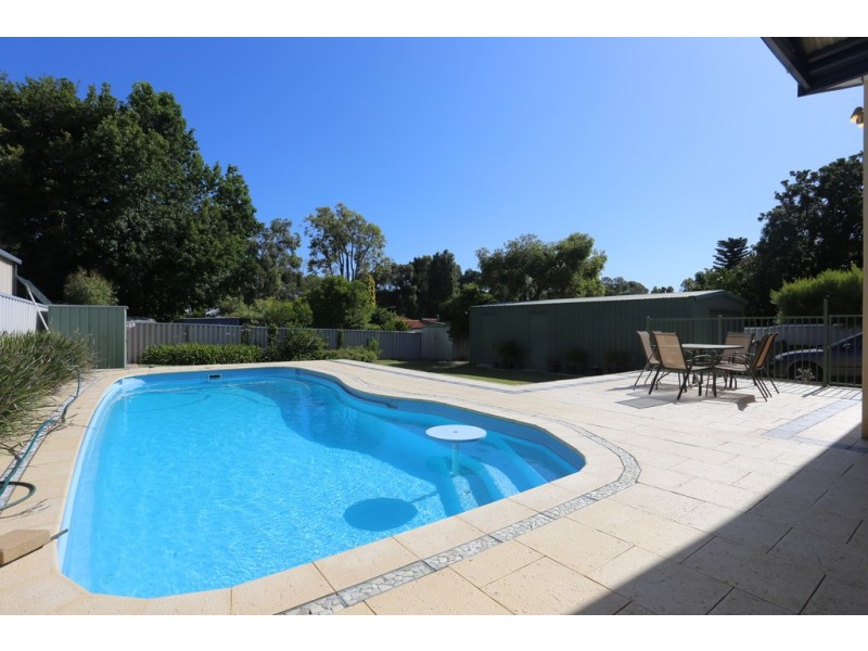 35 Hope Ave, Salter Point WA 6152