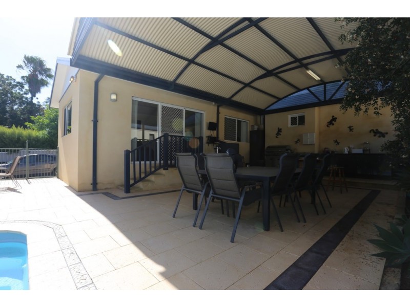 35 Hope Ave, Salter Point WA 6152