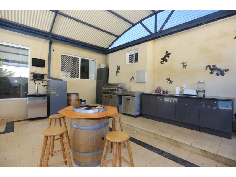 35 Hope Ave, Salter Point WA 6152