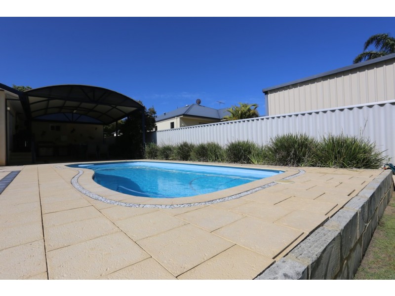 35 Hope Ave, Salter Point WA 6152