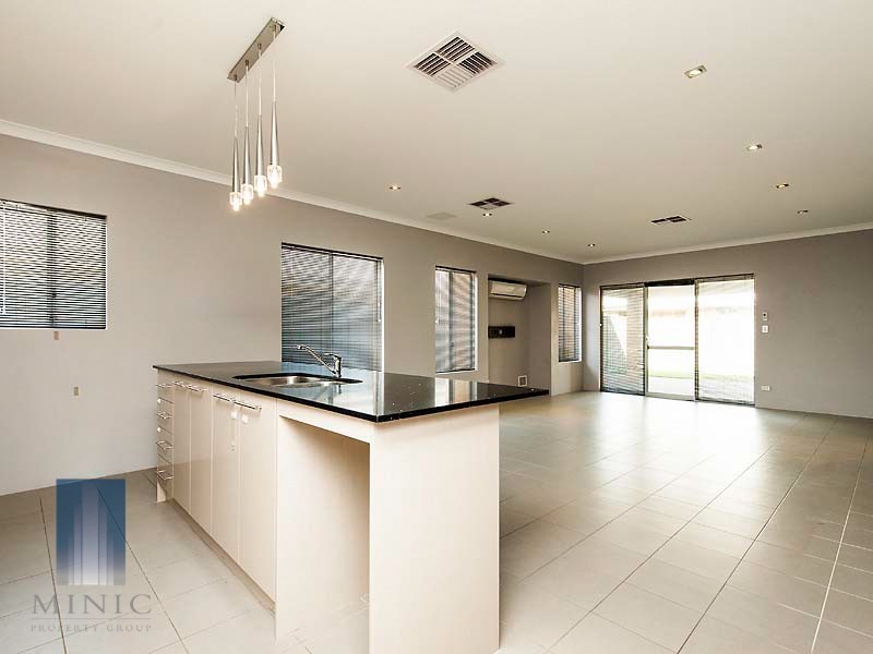 4 Serisier Parkway, Queens Park WA 6107