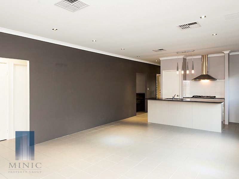 4 Serisier Parkway, Queens Park WA 6107