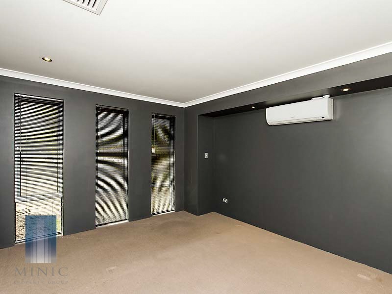 4 Serisier Parkway, Queens Park WA 6107