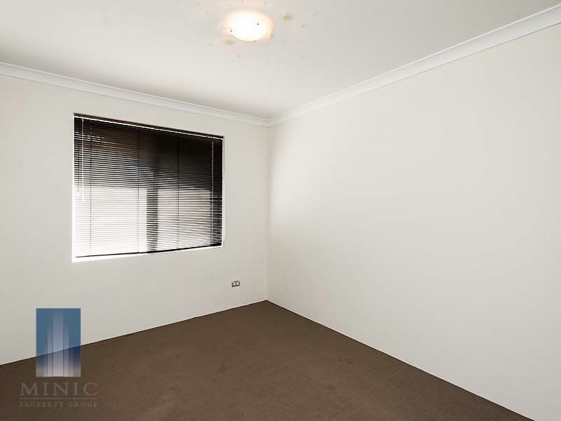 4 Serisier Parkway, Queens Park WA 6107