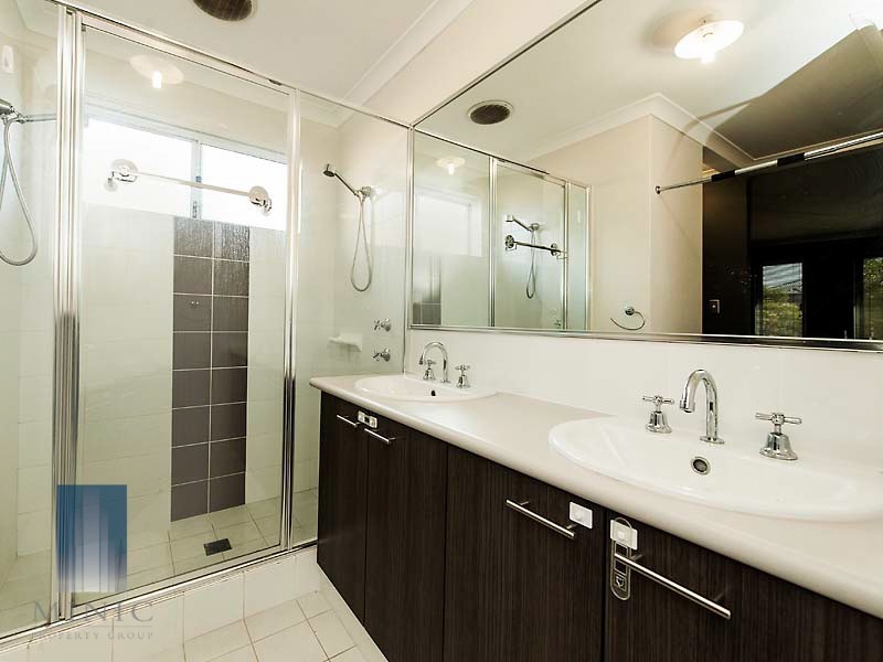 4 Serisier Parkway, Queens Park WA 6107