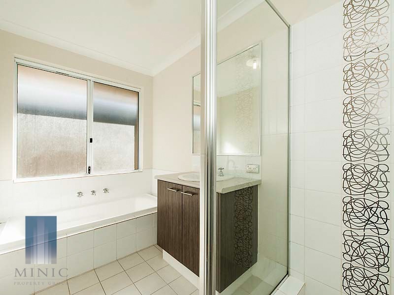 4 Serisier Parkway, Queens Park WA 6107