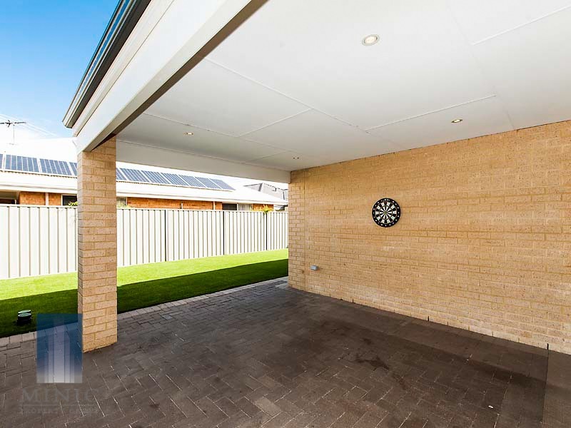 4 Serisier Parkway, Queens Park WA 6107