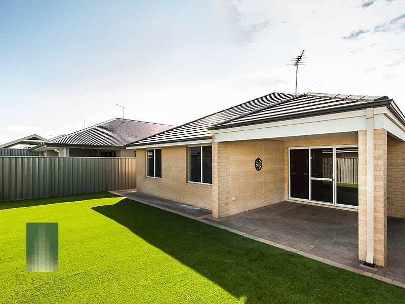 4 Serisier Parkway, Queens Park WA 6107