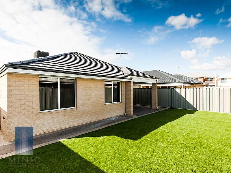 4 Serisier Parkway, Queens Park WA 6107