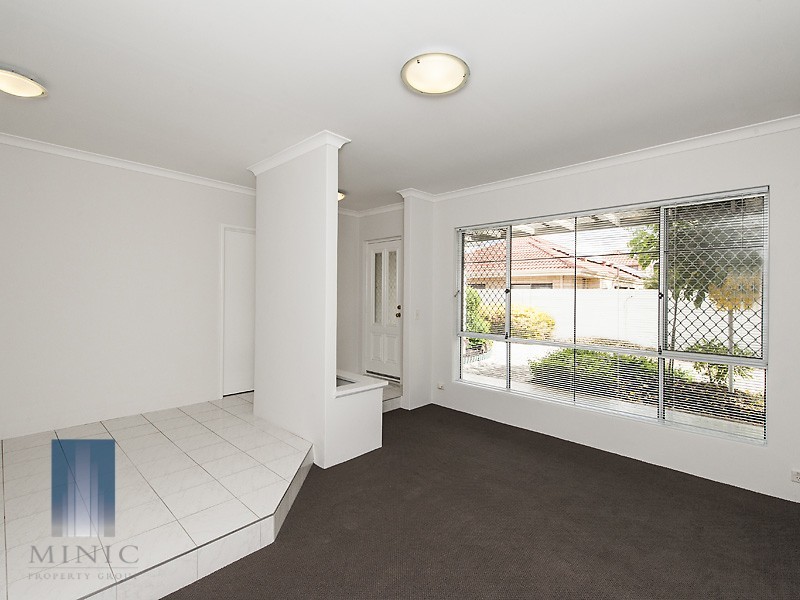 1/ 425A Riverton Drive East, Shelley WA 6148