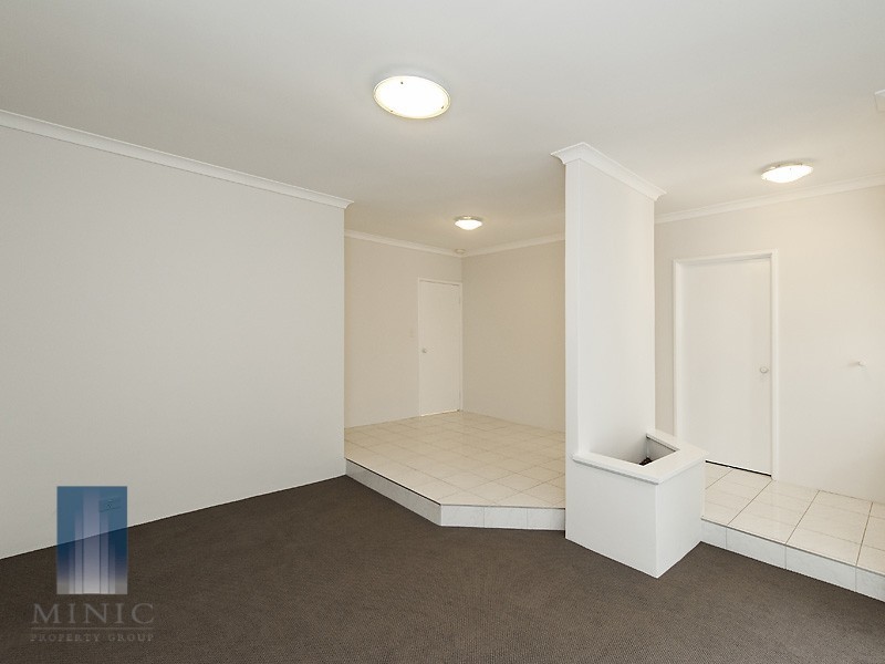 1/ 425A Riverton Drive East, Shelley WA 6148