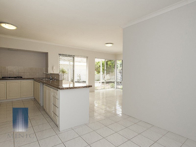 1/ 425A Riverton Drive East, Shelley WA 6148