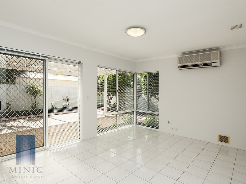 1/ 425A Riverton Drive East, Shelley WA 6148