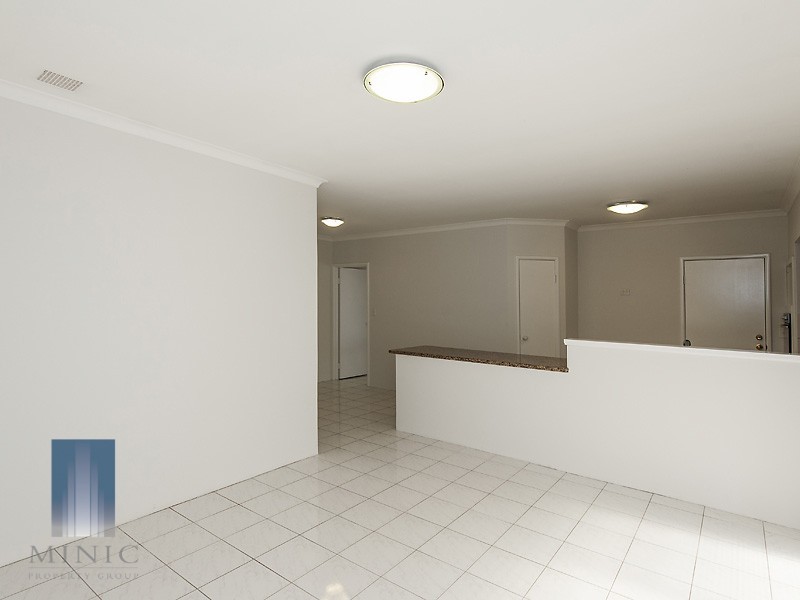 1/ 425A Riverton Drive East, Shelley WA 6148