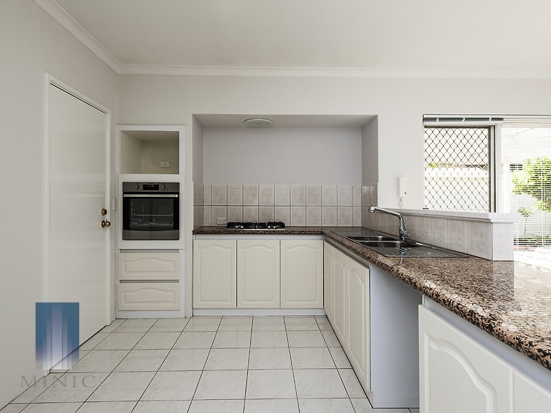 1/ 425A Riverton Drive East, Shelley WA 6148