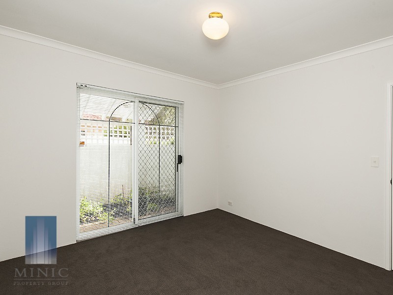 1/ 425A Riverton Drive East, Shelley WA 6148