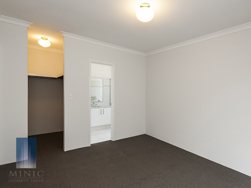 1/ 425A Riverton Drive East, Shelley WA 6148