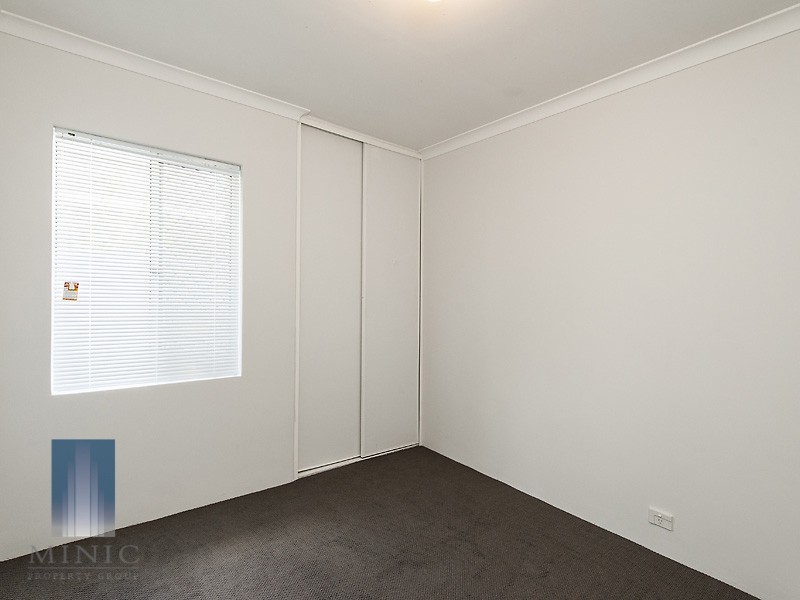 1/ 425A Riverton Drive East, Shelley WA 6148