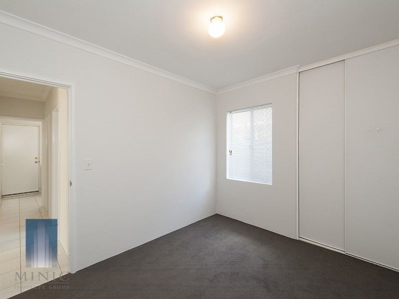 1/ 425A Riverton Drive East, Shelley WA 6148